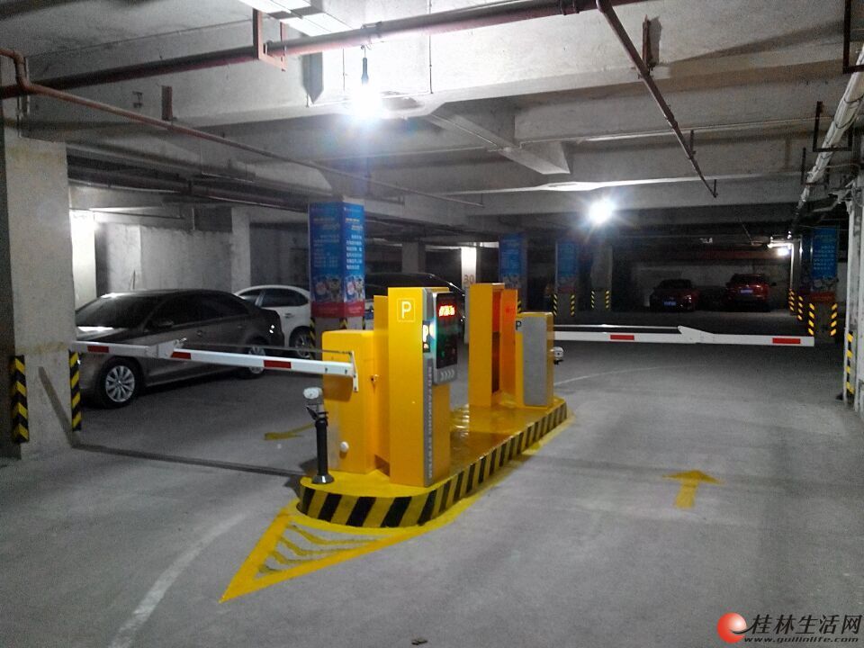 智慧通行新篇章 道閘、人行道擺閘與大型停車場智能收費系統構筑現代智能停車場